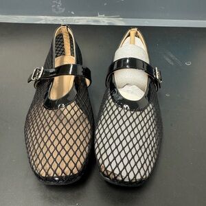 Journee Collection Black Mesh Flats